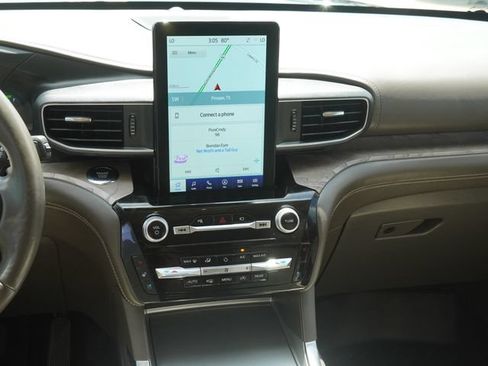 Used 2023 Ford Explorer Platinum w/ Technology Package AWD/4WD image 16