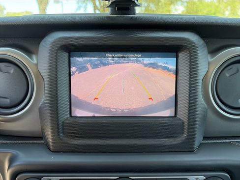 Used 2022 Jeep Wrangler Unlimited Sport image 24