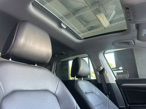 Certified 2024 Volkswagen Jetta SE w/ Panoramic Sunroof Package image 16