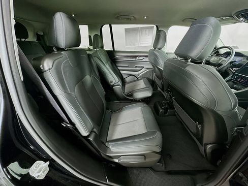 Certified 2022 Jeep Grand Cherokee L Laredo w/ Luxury Tech Group I AWD/4WD image 39
