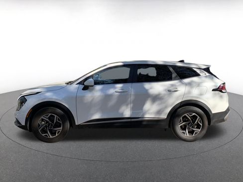 Used 2025 Kia Sportage LX image 4