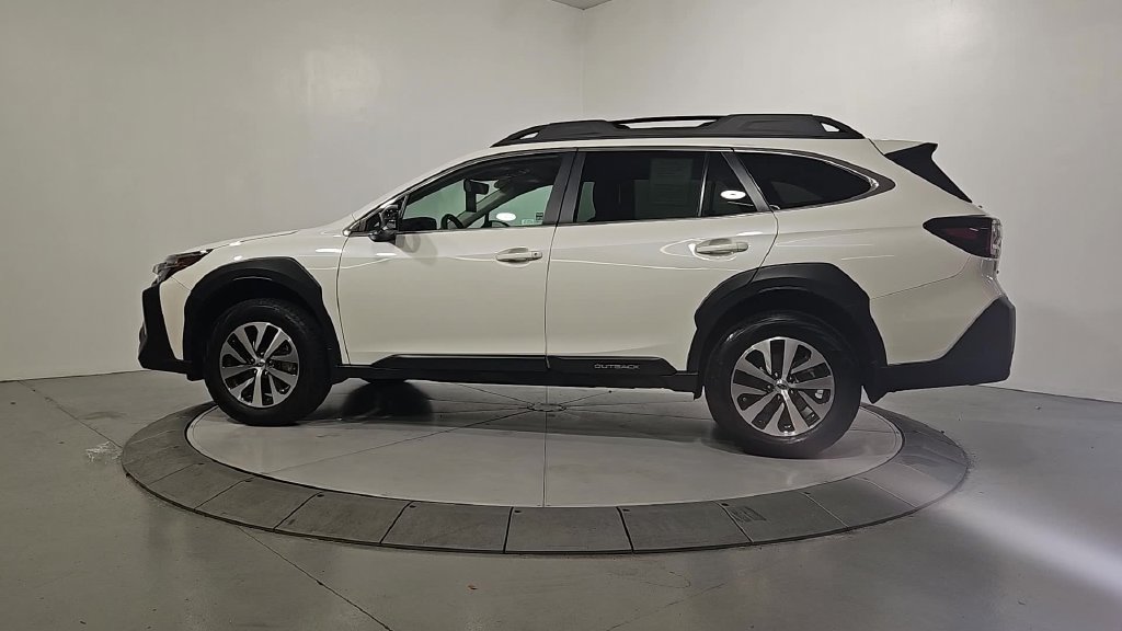 Certified 2025 Subaru Outback Premium AWD/4WD image 2