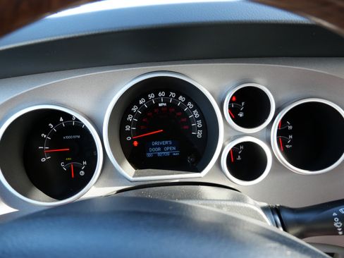 Used 2013 Toyota Tundra Platinum image 26