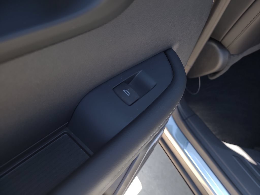 Used 2025 Buick Enclave Preferred FWD image 15