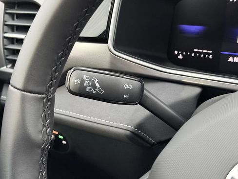 New 2026 Volkswagen Taos SE FWD image 13