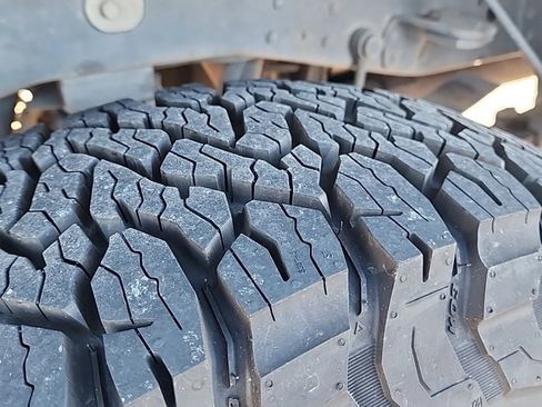 Used 2011 Ford F350 XLT w/ FX4 4X4 Off-Road Pkg image 9