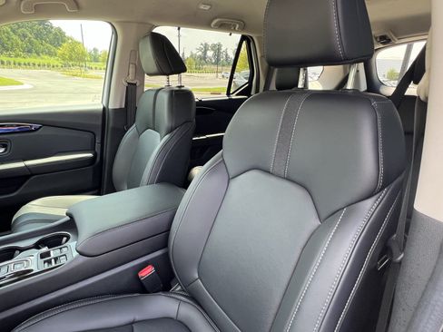 Used 2025 Honda Pilot EX-L image 16