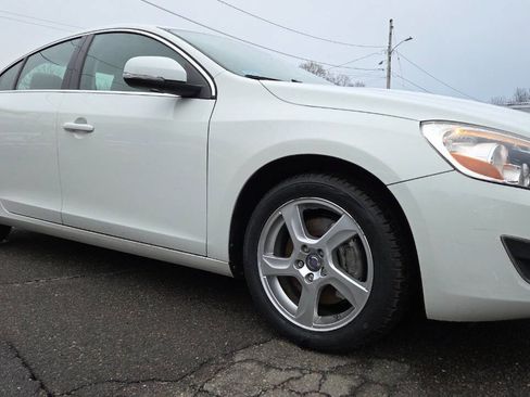 Used 2012 Volvo S60 T5 image 17