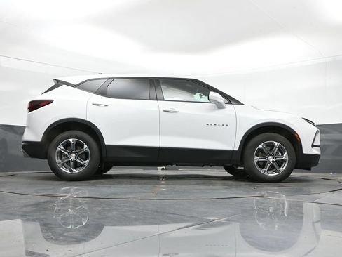 Used 2025 Chevrolet Blazer LT AWD/4WD image 41