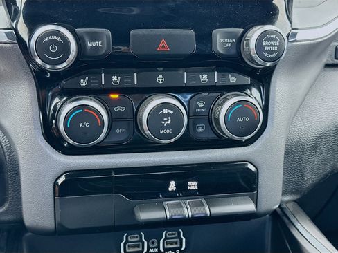Used 2024 RAM 1500 Laramie AWD/4WD image 9
