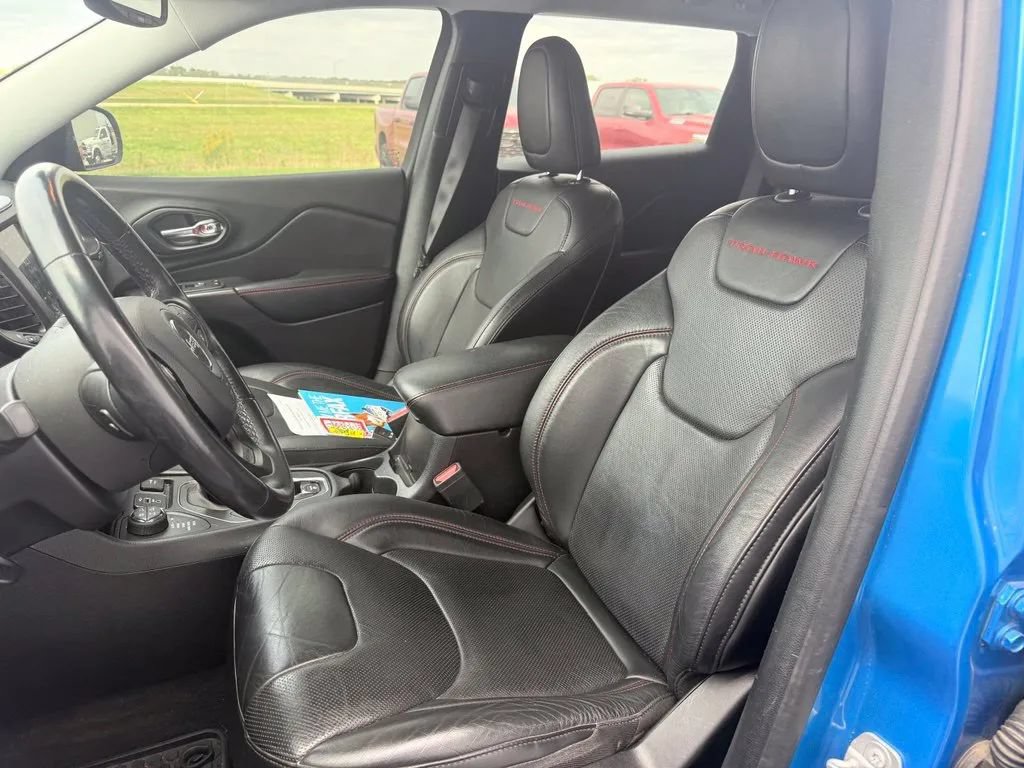 Used 2020 Jeep Cherokee Trailhawk AWD/4WD image 14