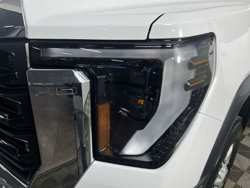 Used 2025 GMC Sierra 2500 Pro image 32