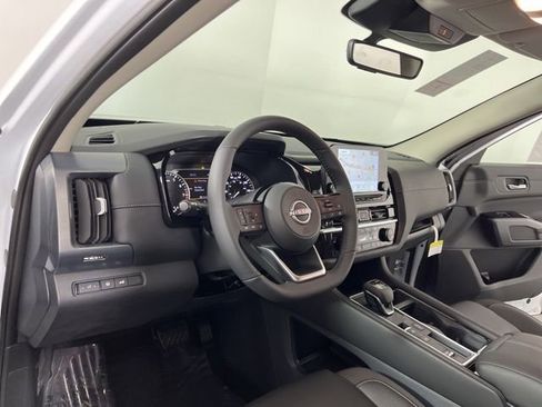 New 2025 Nissan Pathfinder SL image 19