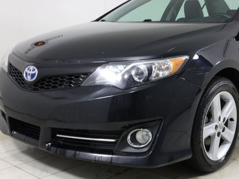Used 2014 Toyota Camry SE w/ Moonroof Package image 45