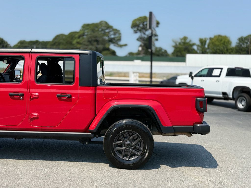 Used 2024 Jeep Gladiator Sport AWD/4WD image 12
