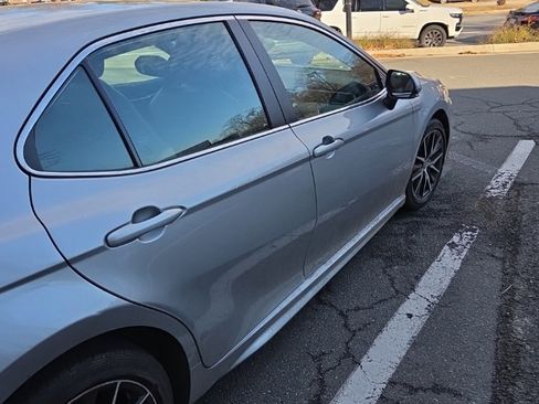 Used 2022 Toyota Camry SE image 2