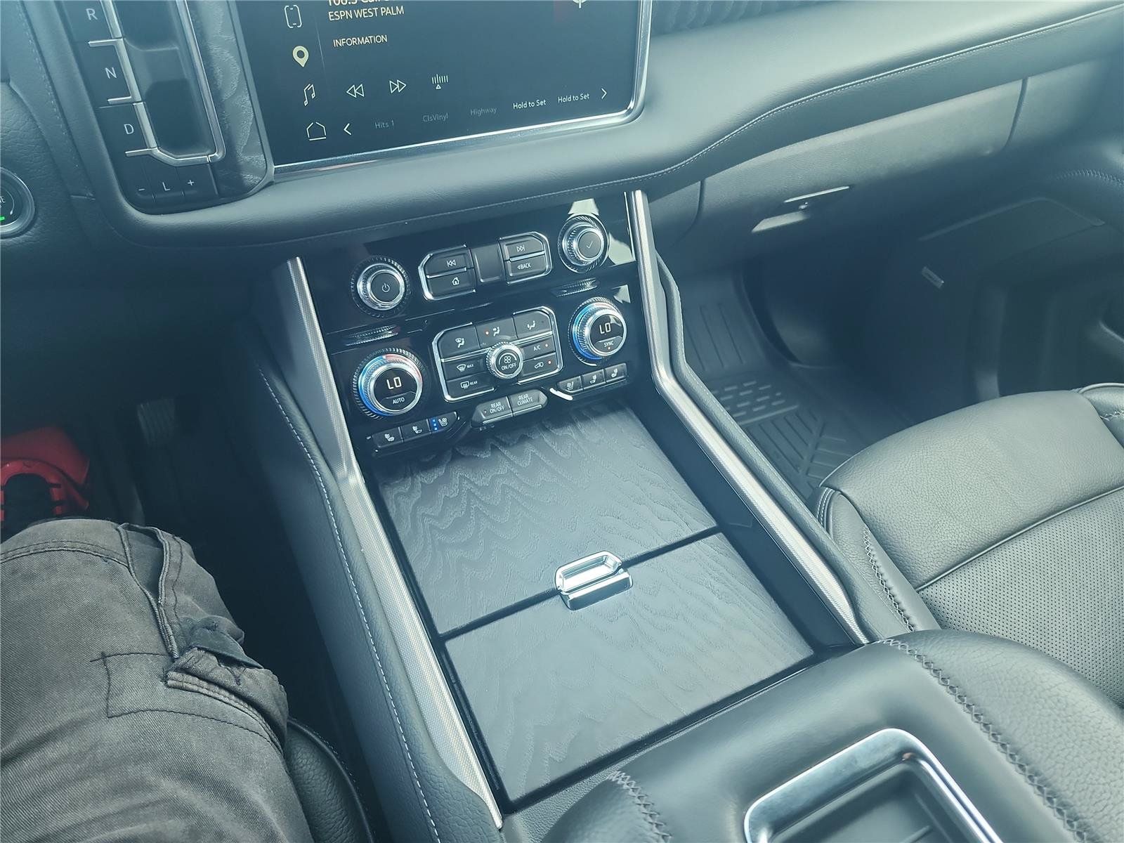 Used 2024 GMC Yukon XL Denali AWD/4WD image 37