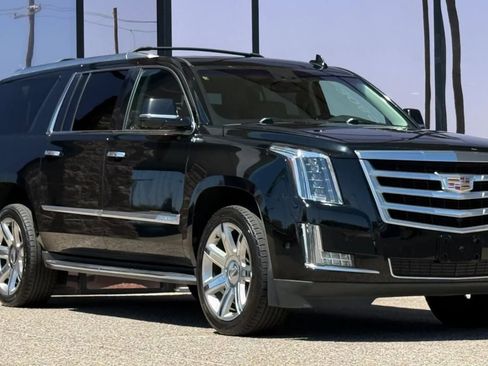 Used 2019 Cadillac Escalade ESV Luxury RWD image 18