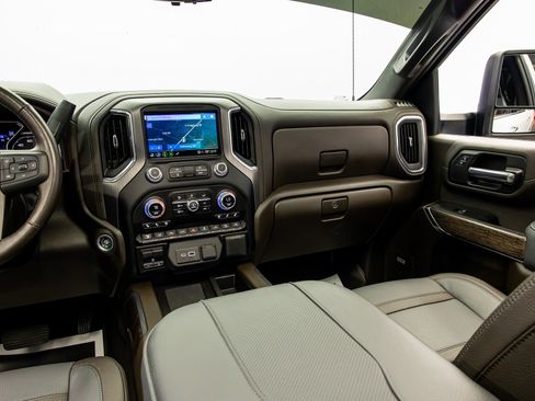 Used 2023 GMC Sierra 2500 Denali w/ Denali Ultimate Package AWD/4WD image 39