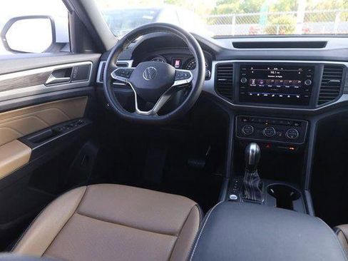 Used 2021 Volkswagen Atlas Cross Sport SE w/ Panoramic Sunroof Package FWD image 24