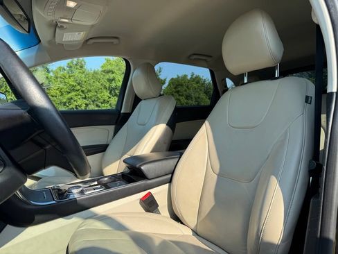 Used 2019 Ford Edge Titanium FWD image 8