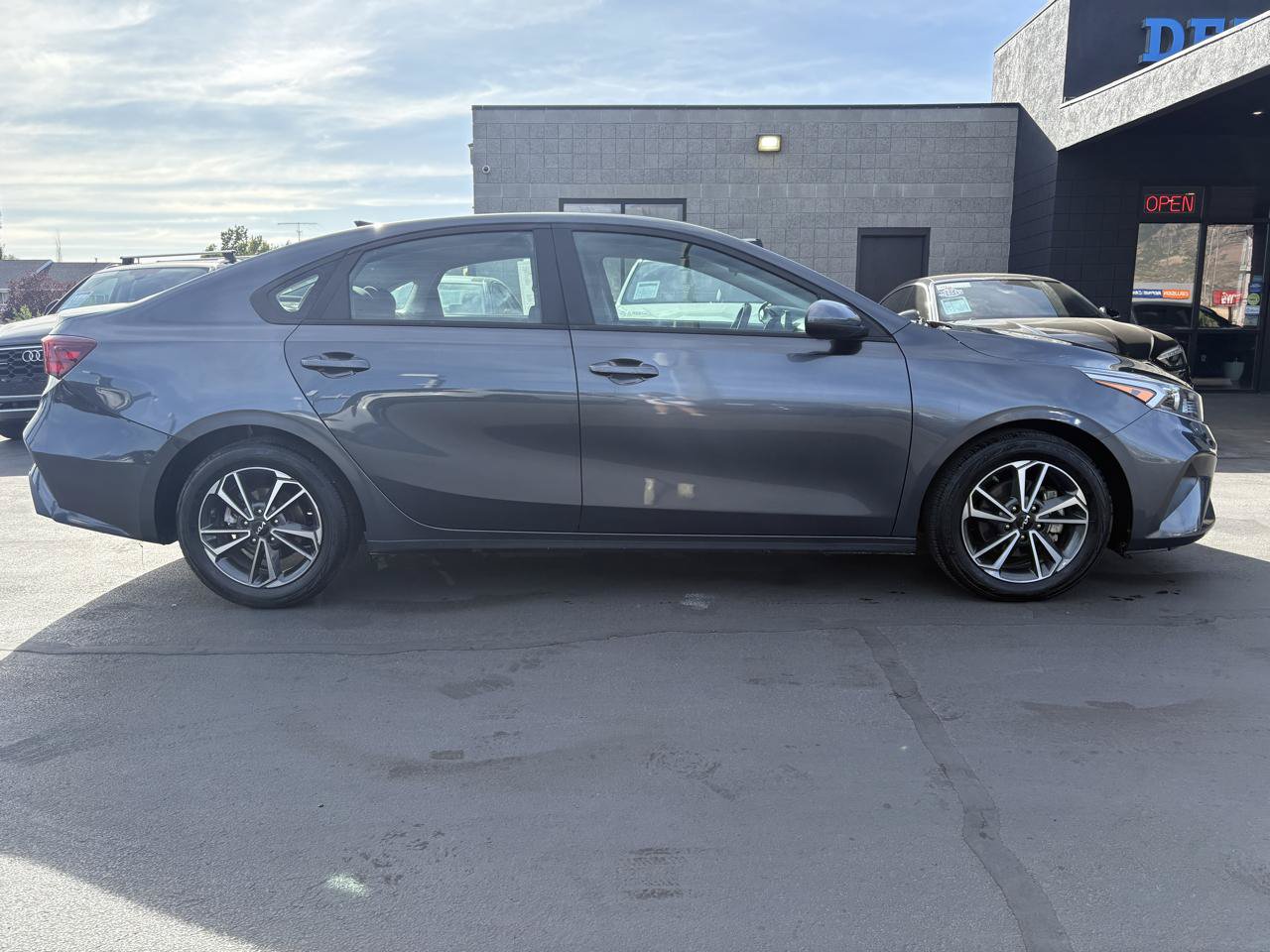 Used 2023 Kia Forte LXS FWD image 4
