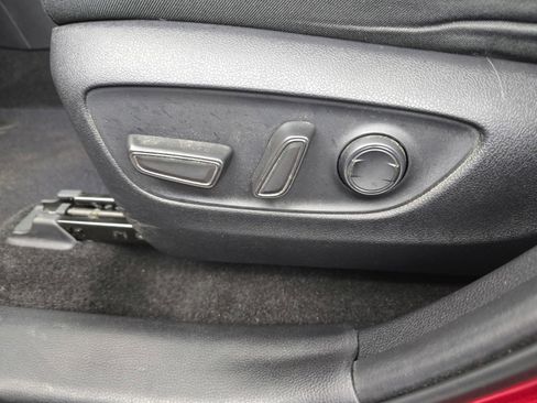 Used 2020 Toyota RAV4 XLE w/ Convenience Package FWD image 20