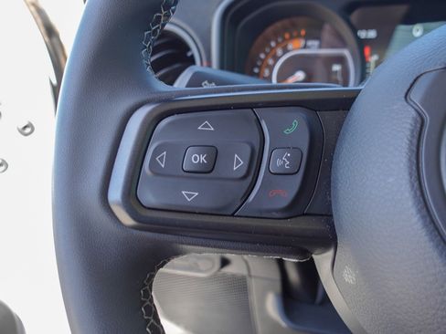 Used 2025 Jeep Wrangler Unlimited Rubicon image 15