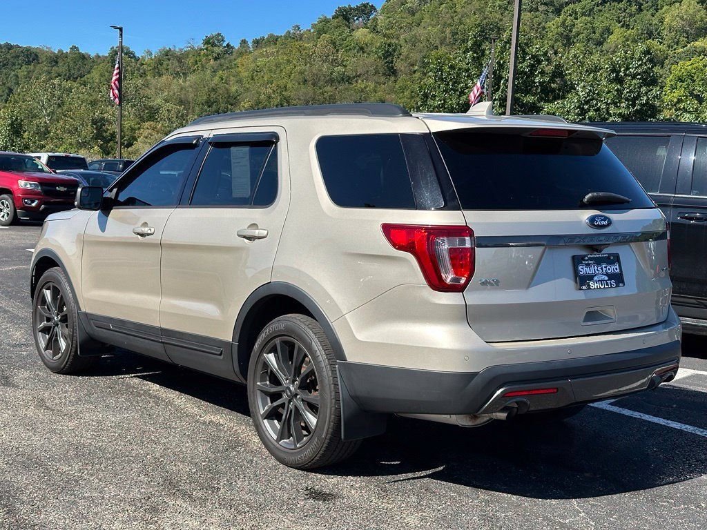 Used 2017 Ford Explorer XLT w/ Equipment Group 202A AWD/4WD image 24