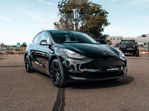 Used 2021 Tesla Model Y Long Range AWD/4WD image 1