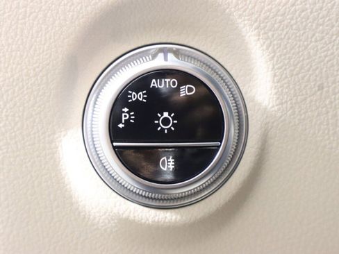 Used 2022 Mercedes-Benz C 300 Sedan image 10