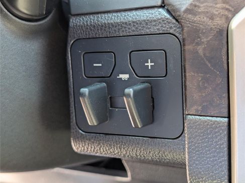 Used 2025 Toyota Tacoma Limited AWD/4WD image 26