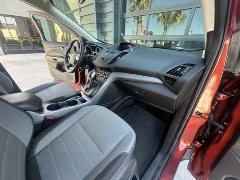 Used 2015 Ford Escape SE image 15