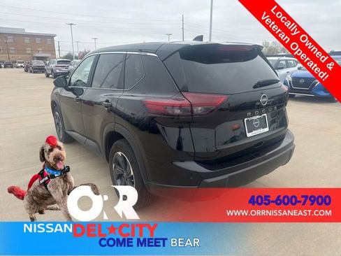 Used 2025 Nissan Rogue SV image 3