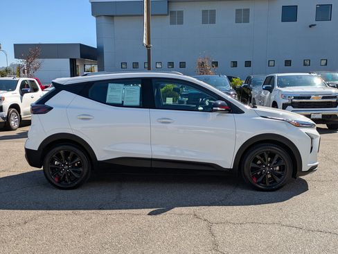 Used 2023 Chevrolet Bolt EUV LT w/ Convenience Package image 4