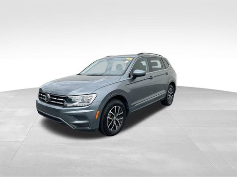 Used 2021 Volkswagen Tiguan SE w/ Panoramic Sunroof Package image 4