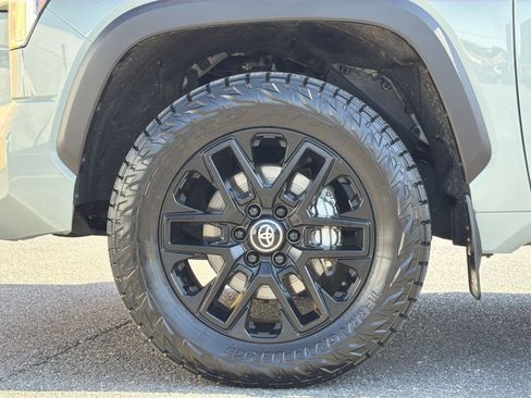 Used 2025 Toyota Tundra Limited AWD/4WD image 13