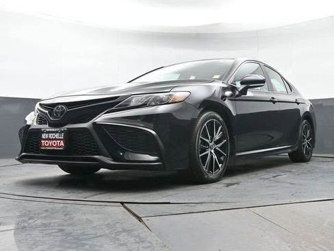 Used 2023 Toyota Camry SE w/ Cold Weather Package AWD/4WD image 29