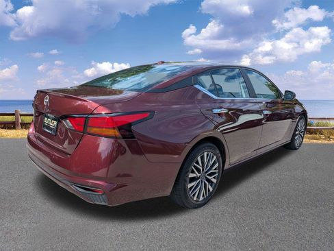 Used 2025 Nissan Altima 2.5 SV FWD image 8