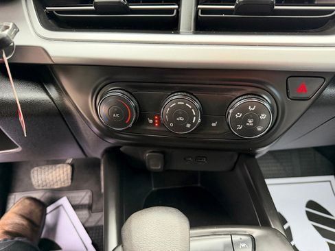 Certified 2024 Chevrolet Trax RS image 28