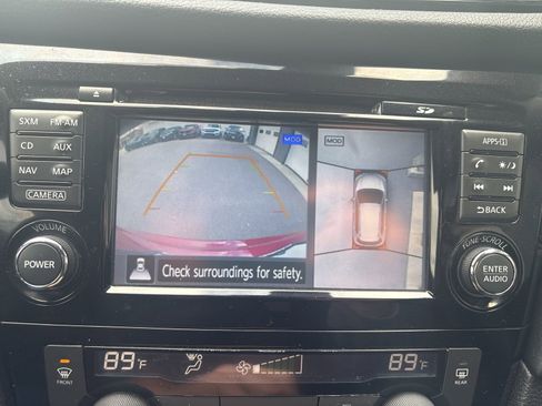 Used 2017 Nissan Rogue SL FWD image 22