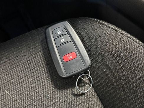 Used 2019 Toyota C-HR XLE FWD image 31