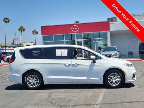 Used 2023 Chrysler Pacifica Touring-L FWD image 34