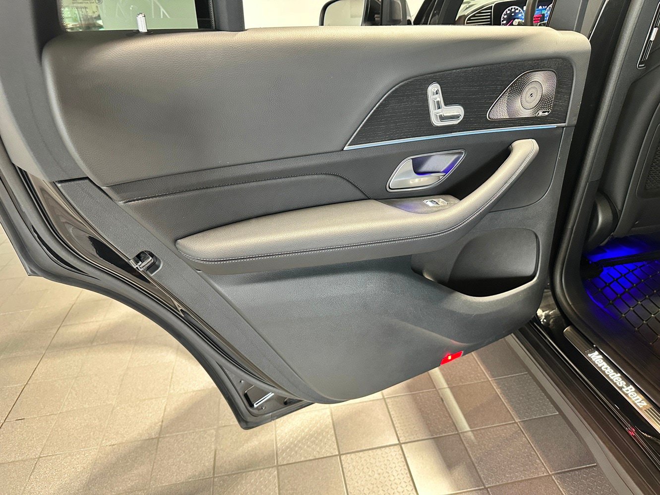 Certified 2025 Mercedes-Benz GLS 450 4MATIC image 33