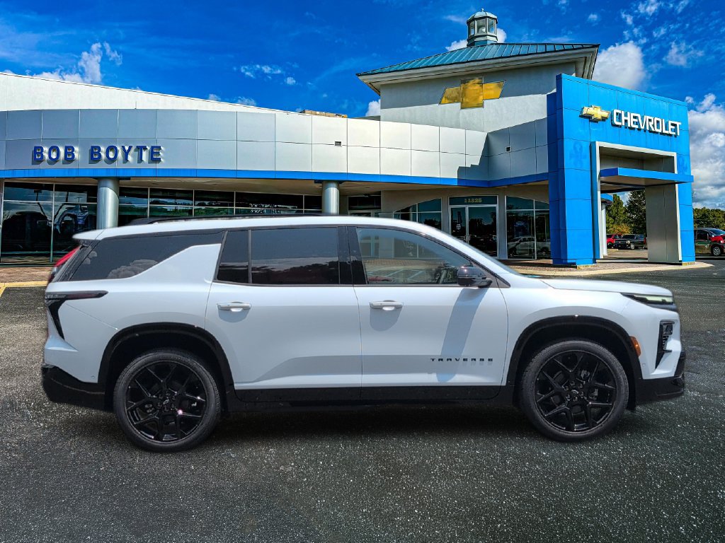 New 2026 Chevrolet Traverse RS w/ LPO, Floor Liner Package FWD image 8