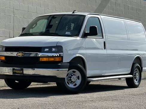 Used 2025 Chevrolet Express 2500 w/ Driver Convenience Package RWD image 8