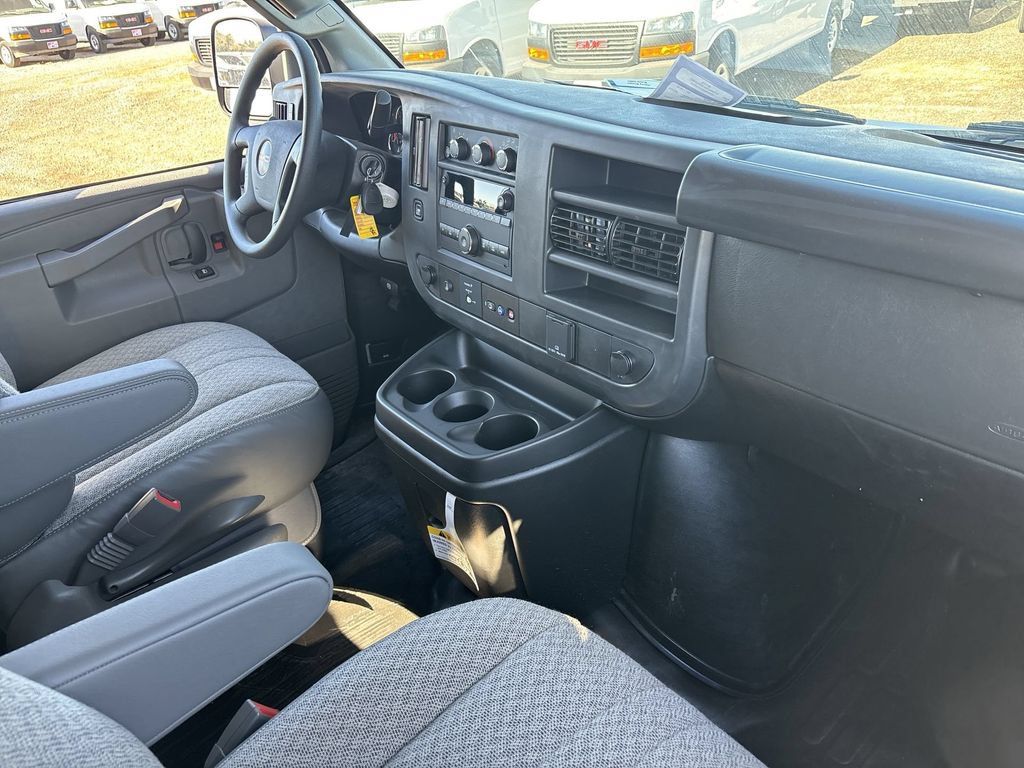New 2025 GMC Savana 2500 Extended w/ Driver Convenience Package RWD image 28