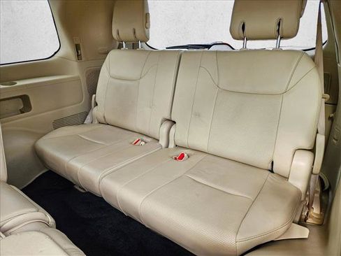 Used 2013 Lexus LX 570 4WD w/ Luxury Pkg w/Pre-crash image 22