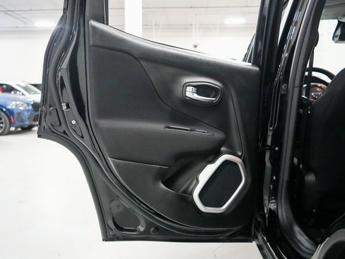 Used 2019 Jeep Renegade Latitude w/ Safety & Security Group II image 22