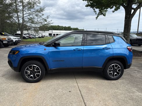 Used 2025 Jeep Compass Trailhawk AWD/4WD image 4